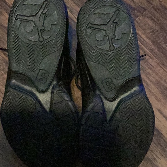 BOYS JORDSNS SIZE 8.5 #9 - Picture 7 of 7